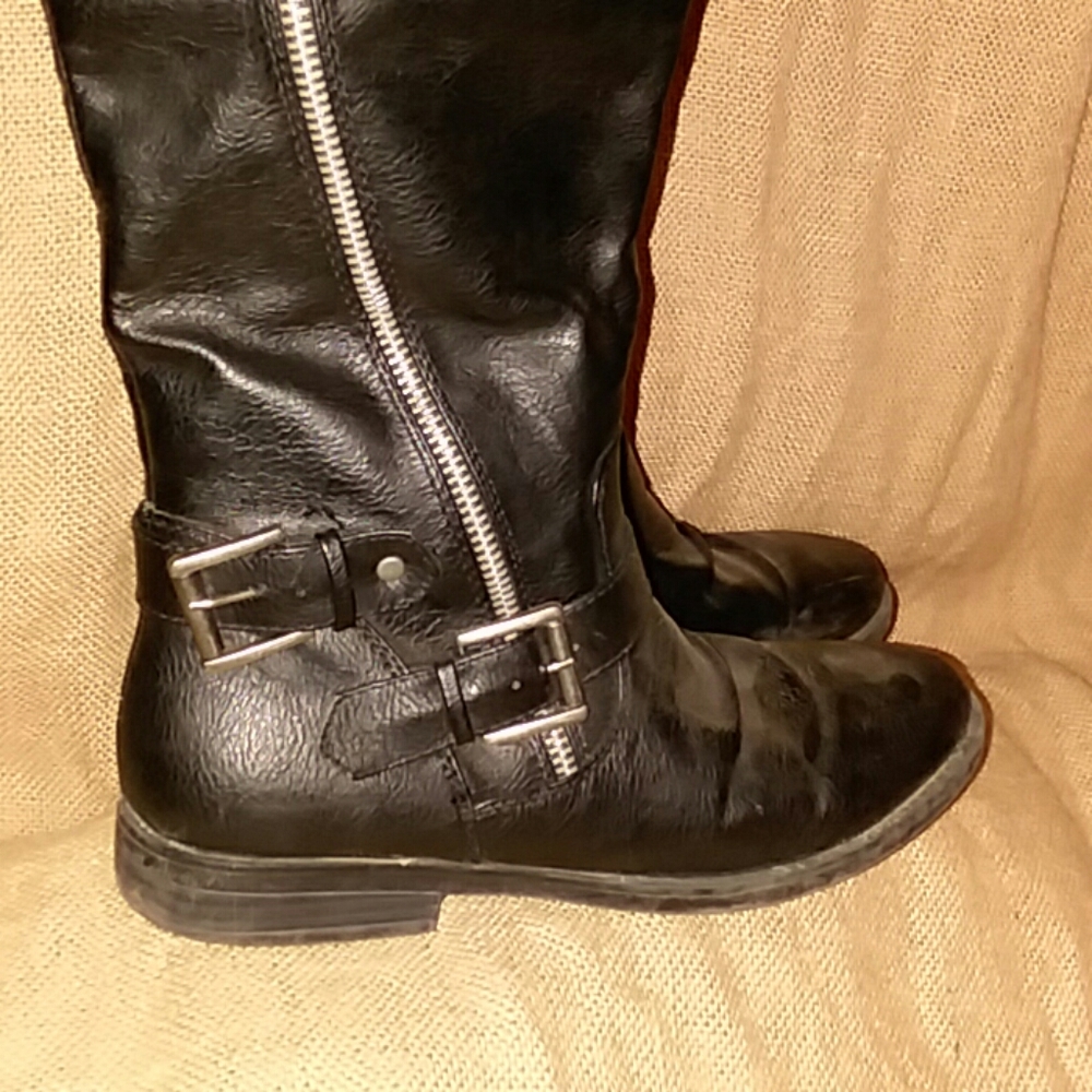 Boots - Picture 4 of 4